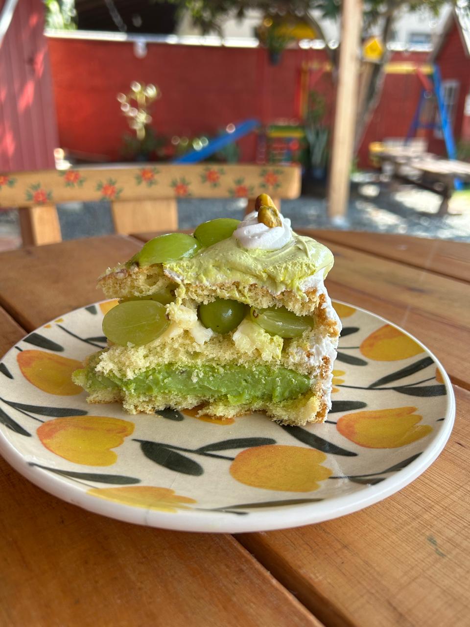 Torta de Pistache com Uvas Verdes